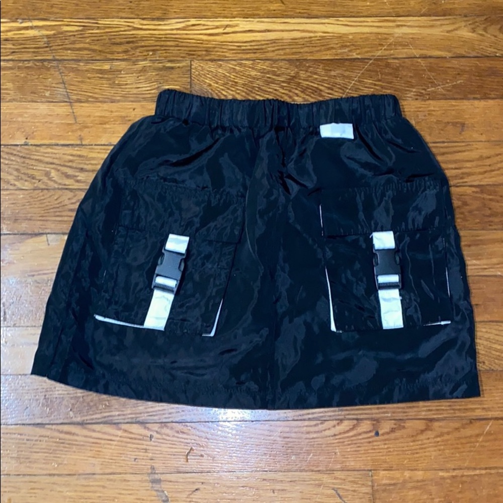 Pretty little think black skirt size 6  New